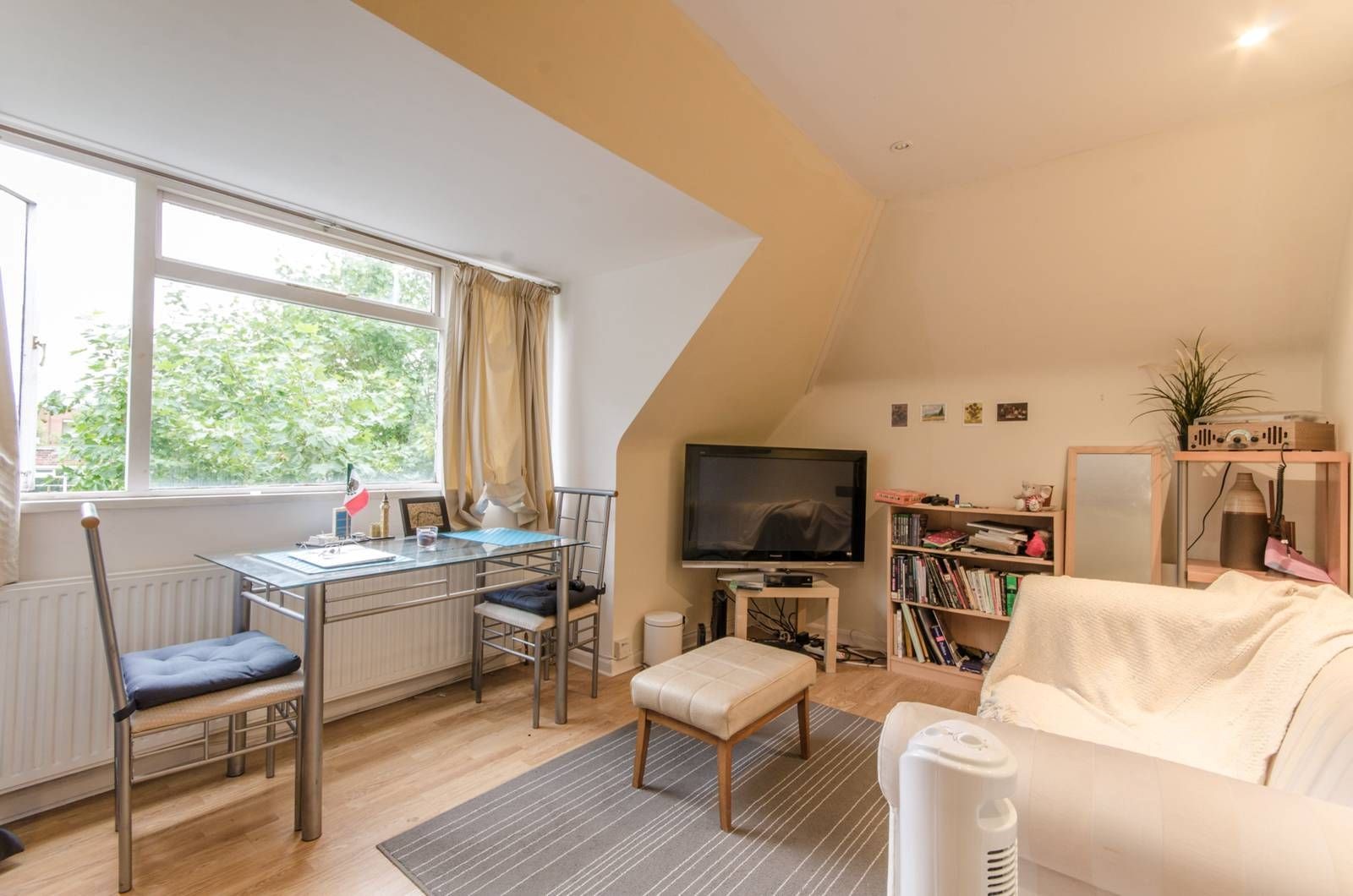2 Bedroom Flat to rent in West Hampstead, London, NW2