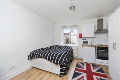 Studio to rent in Parsifal Road, West Hampstead, London, NW6