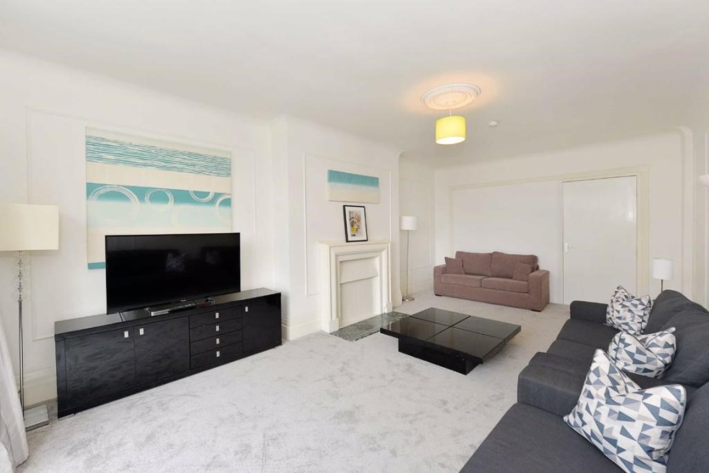 5 Bedroom Flat to rent in Regents Park, London, NW8