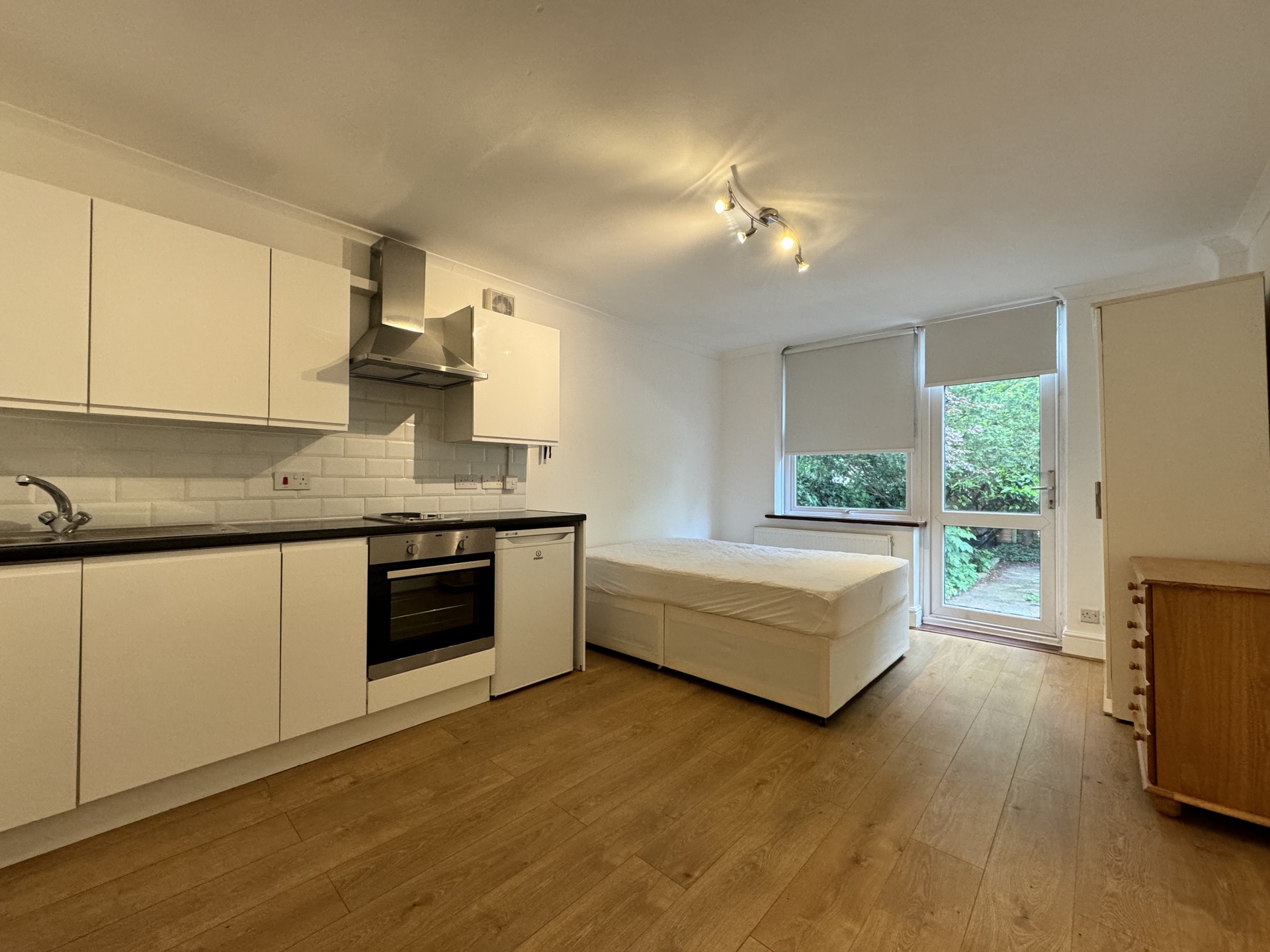 Flat to rent in Kilburn, London, NW2