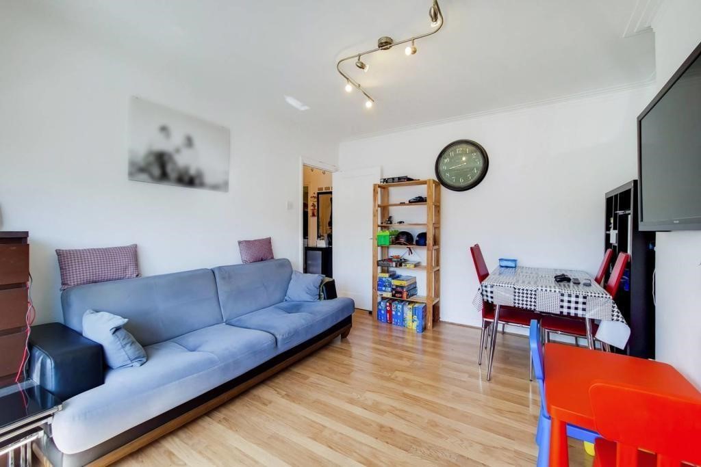 2 Bedroom Apartment to rent in Whetstone, London, N20
