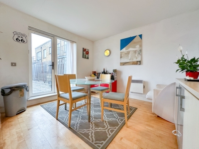 3 Bedroom Maisonette to rent in Finchley Road, Childs Hill, London, NW11