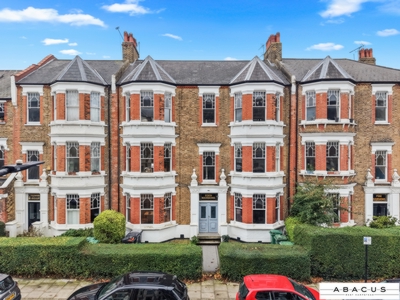 3 Bedroom Apartment to rent in Gondar Gardens, West Hampstead, London, NW6