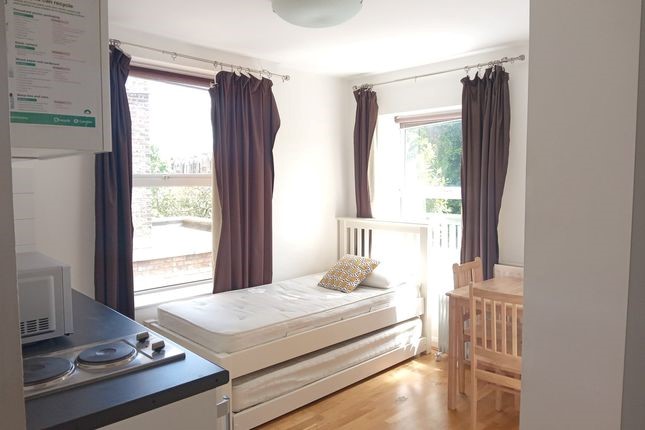 Studio to rent in West Hampstead, London, NW6