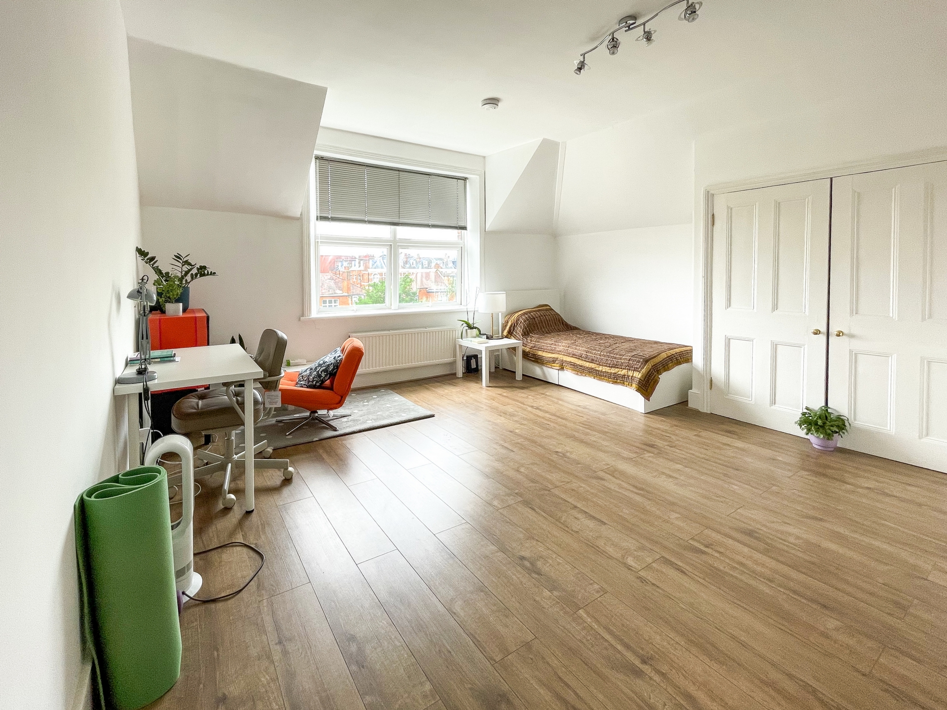Flat to rent in West Hampstead, London, NW6