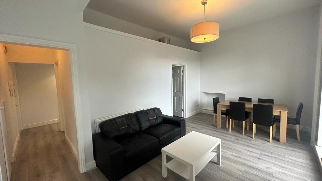 2 Bedroom Flat to rent in Belsize Lane, Belsize Park, London, NW3