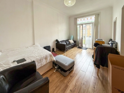Studio to rent in Parsifal Road, West Hampstead, London, NW6