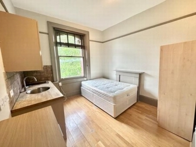 Studio to rent in Belsize Avenue, Belsize Park, London, NW3
