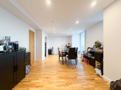 3 Bedroom Flat to rent in Sydney Road, Enfield, London, EN2