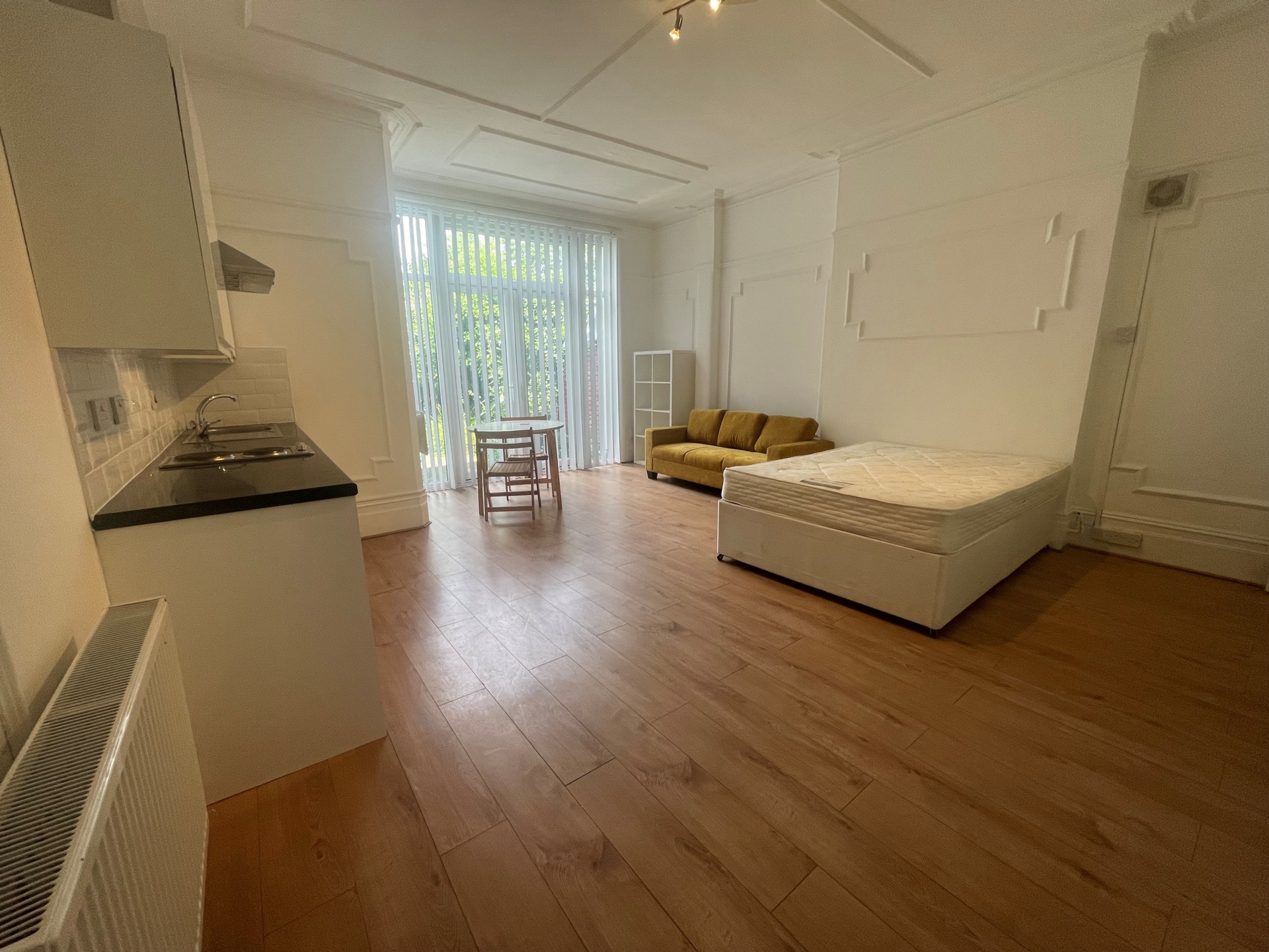 Flat to rent in Kilburn, London, NW2