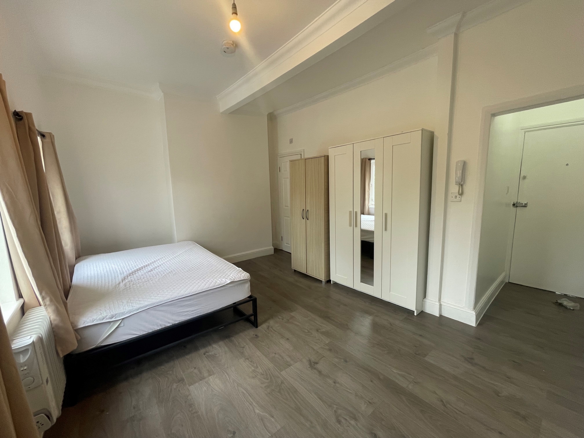 Flat to rent in Kilburn, London, NW6