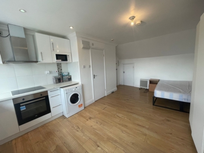 Flat to rent in Mazenod Avenue, Kilburn, London, NW6