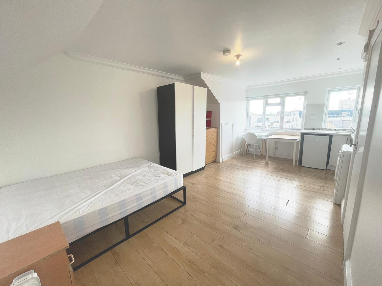 Flat to rent in Kilburn, London, NW6