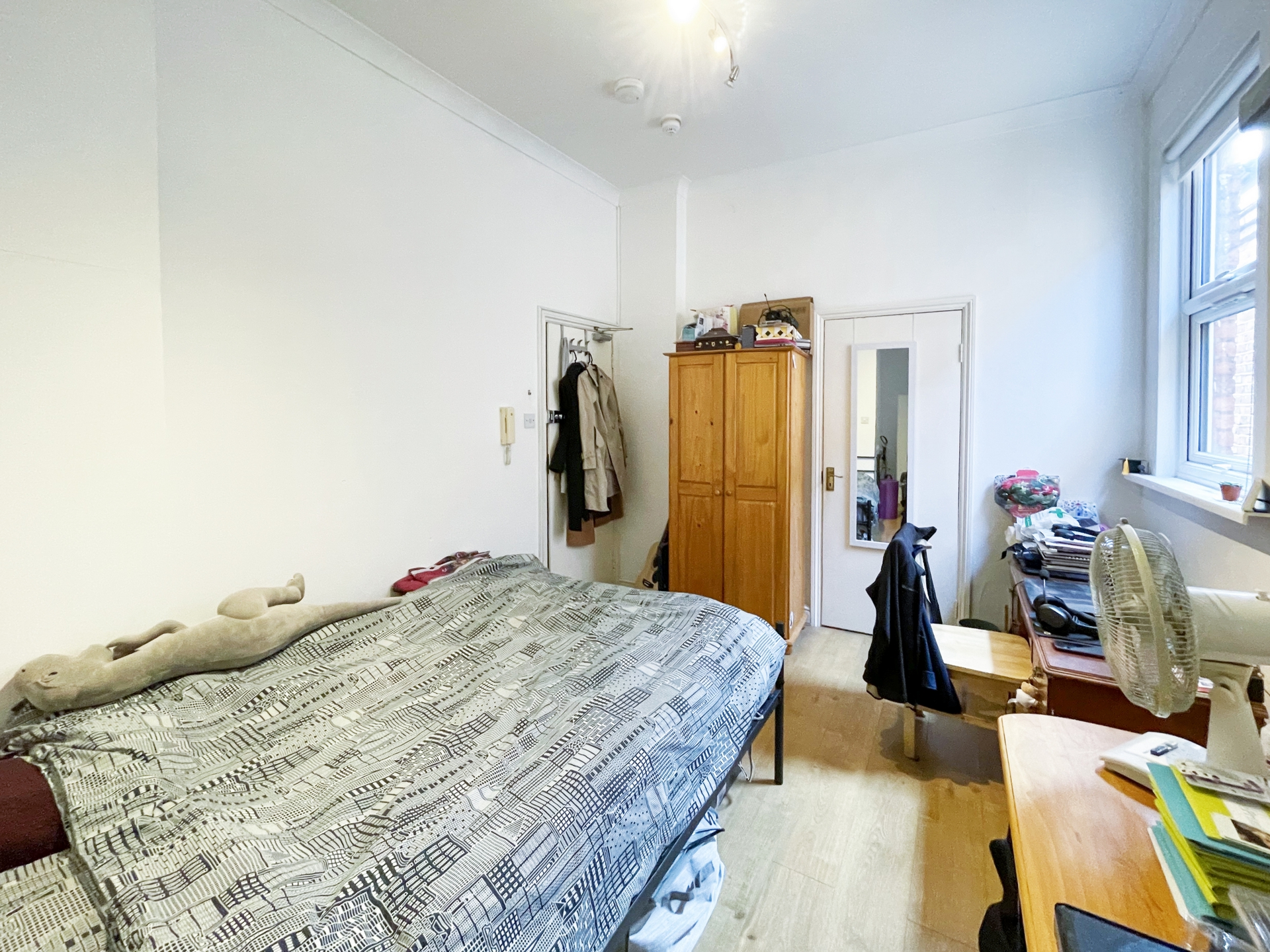 Flat to rent in Kilburn, London, NW2