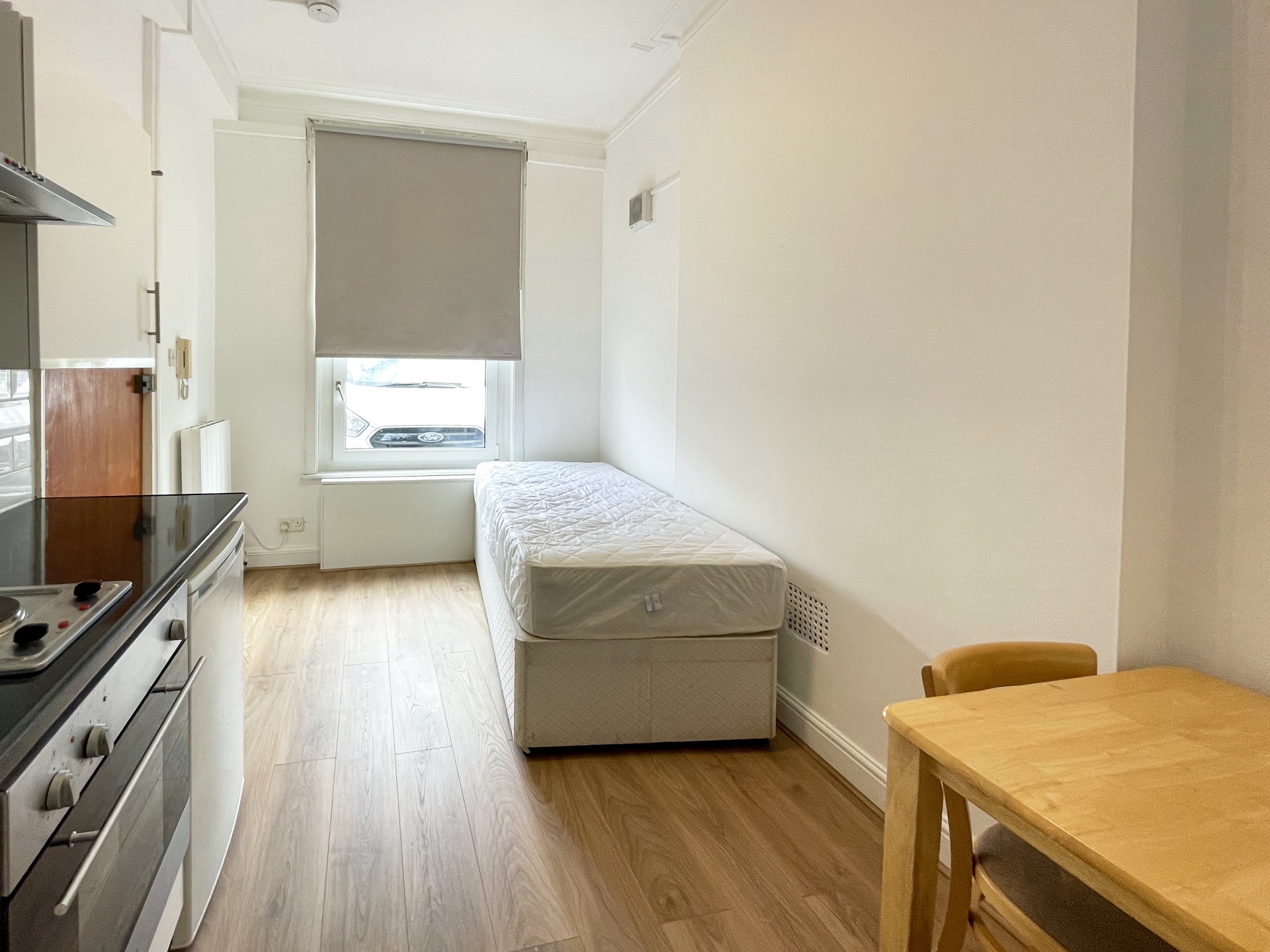 Studio Flat to rent in Manstone Road, Kilburn, London, NW2