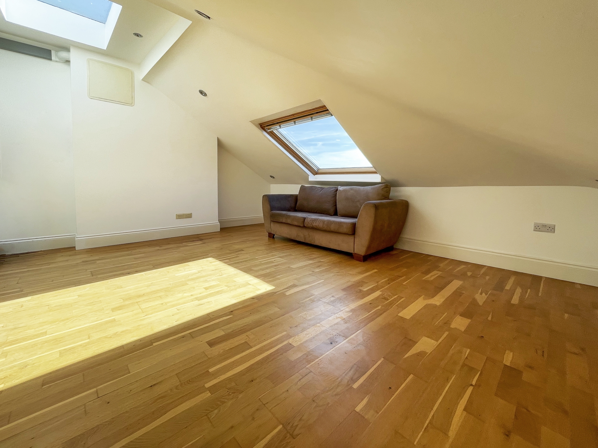 1 Bedroom Studio to rent in West Hampstead, London, NW2