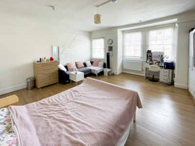 1 Bedroom Flat to rent in Goldhurst Terrace, South Hampstead, London, NW6