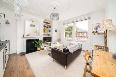 2 Bedroom Flat to rent in Walm Lane, Willesden Green, London, NW2