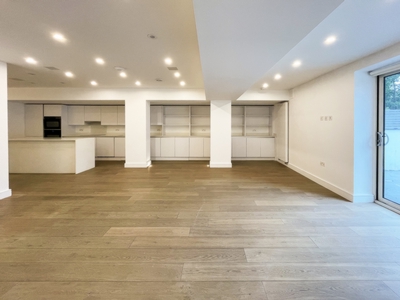 2 Bedroom Flat to rent in Queens Road, London, NW4
