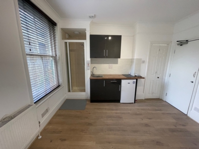 Studio to rent in Lyncroft Gardens, West Hampstead, London, NW6