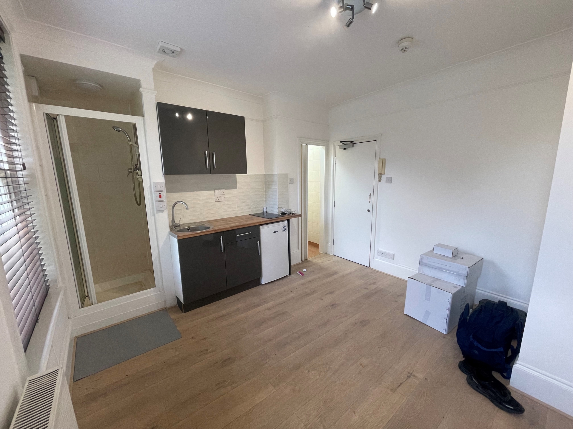 Studio to rent in West Hampstead, London, NW6