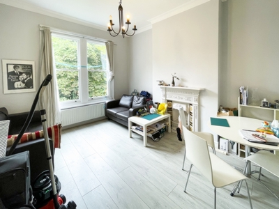 2 Bedroom Flat to rent in Dartmouth Road, Kilburn, London, NW2
