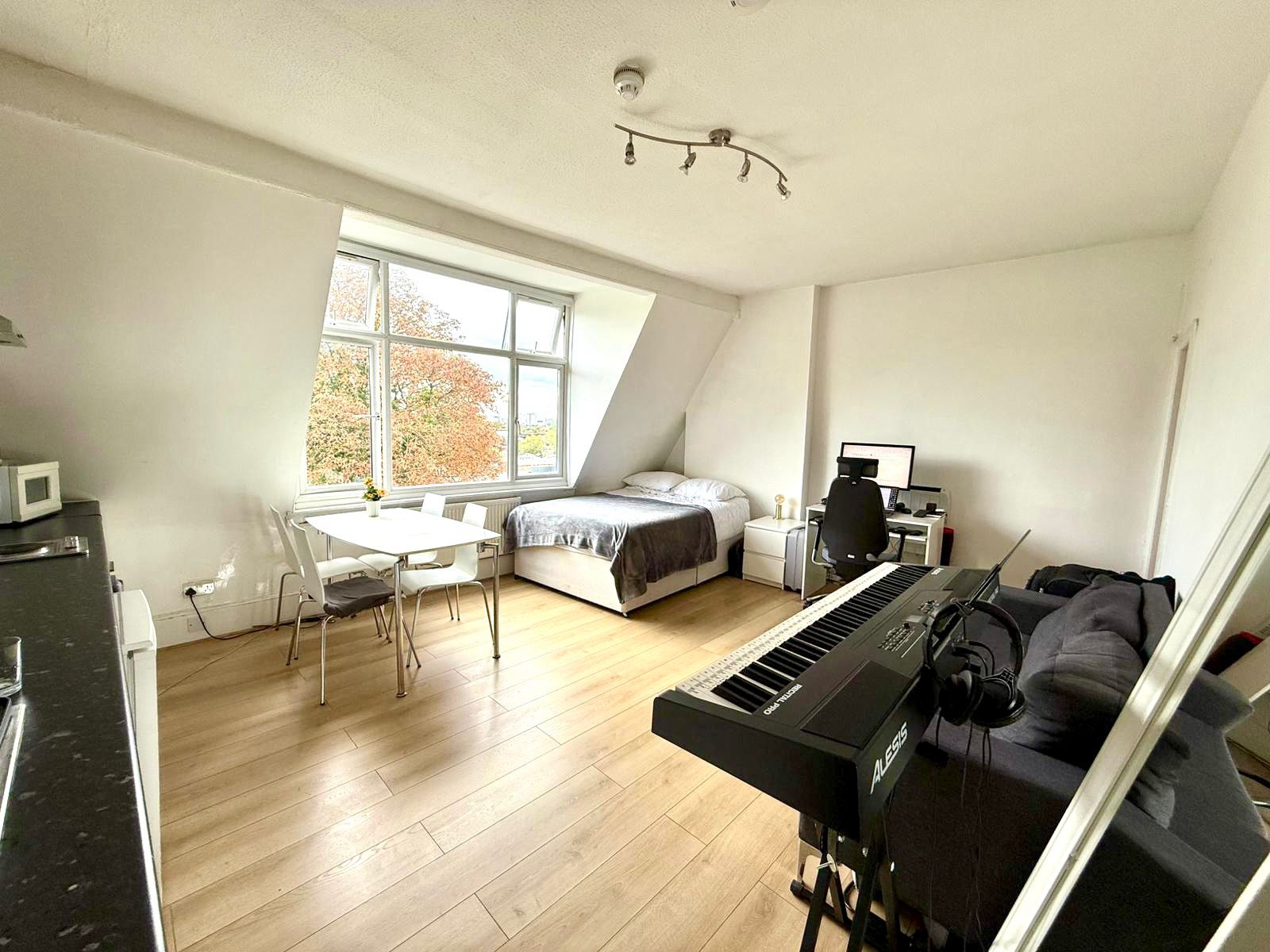 Flat to rent in Parsifal Road, West Hampstead, London, NW6