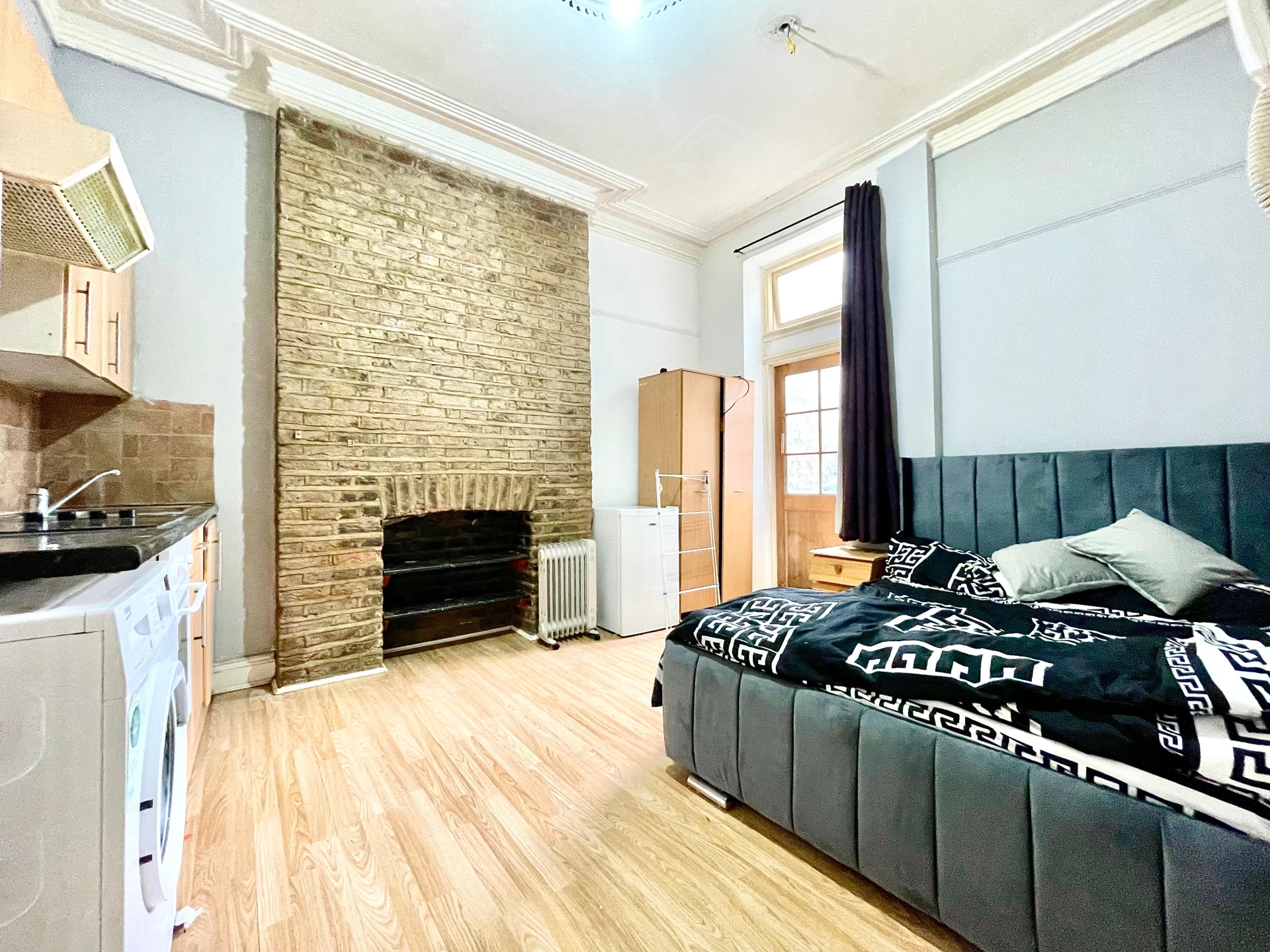 Studio to rent in Mazenod Avenue, Kilburn, London, NW6
