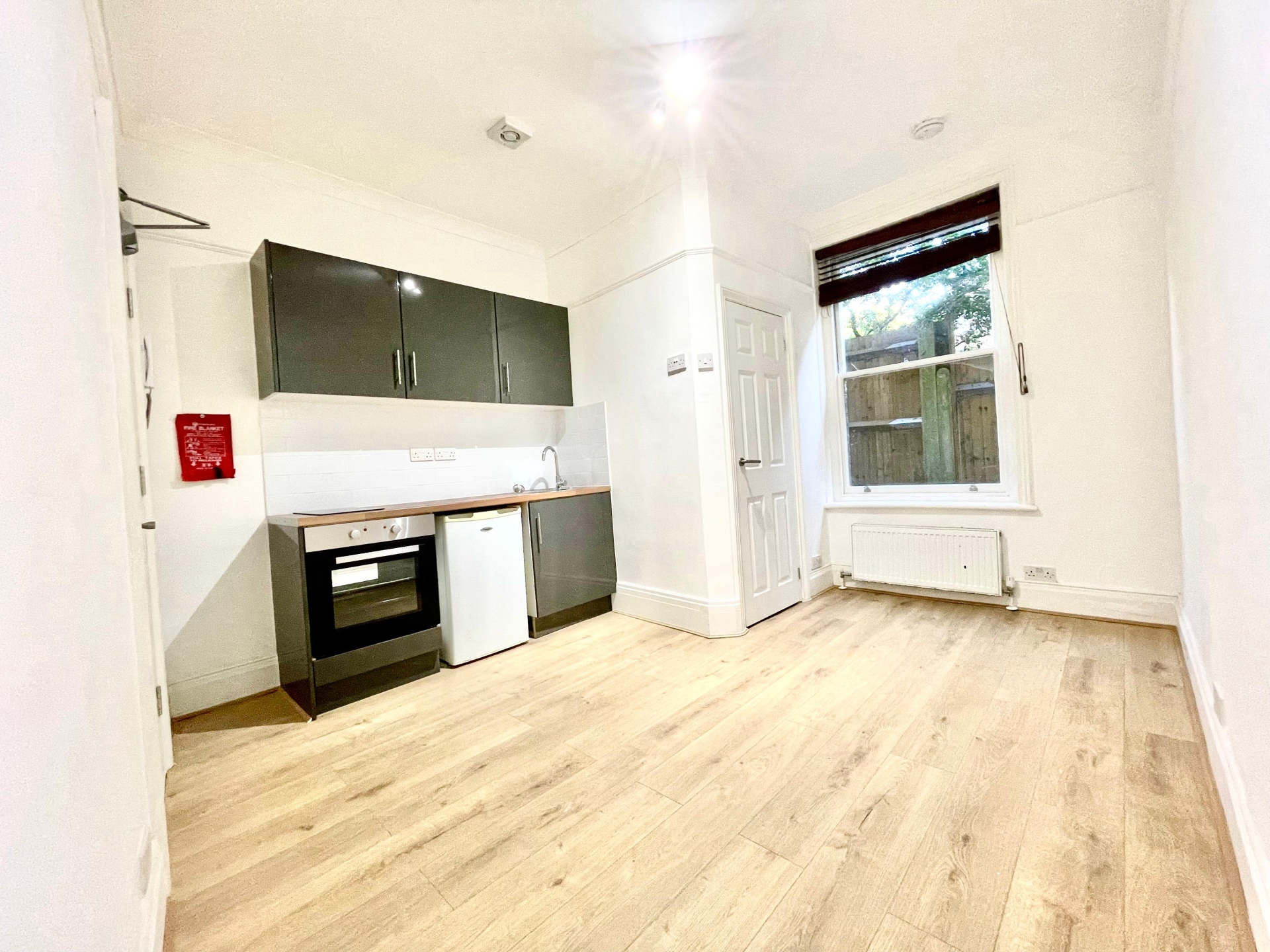 Studio to rent in West Hampstead, London, NW6