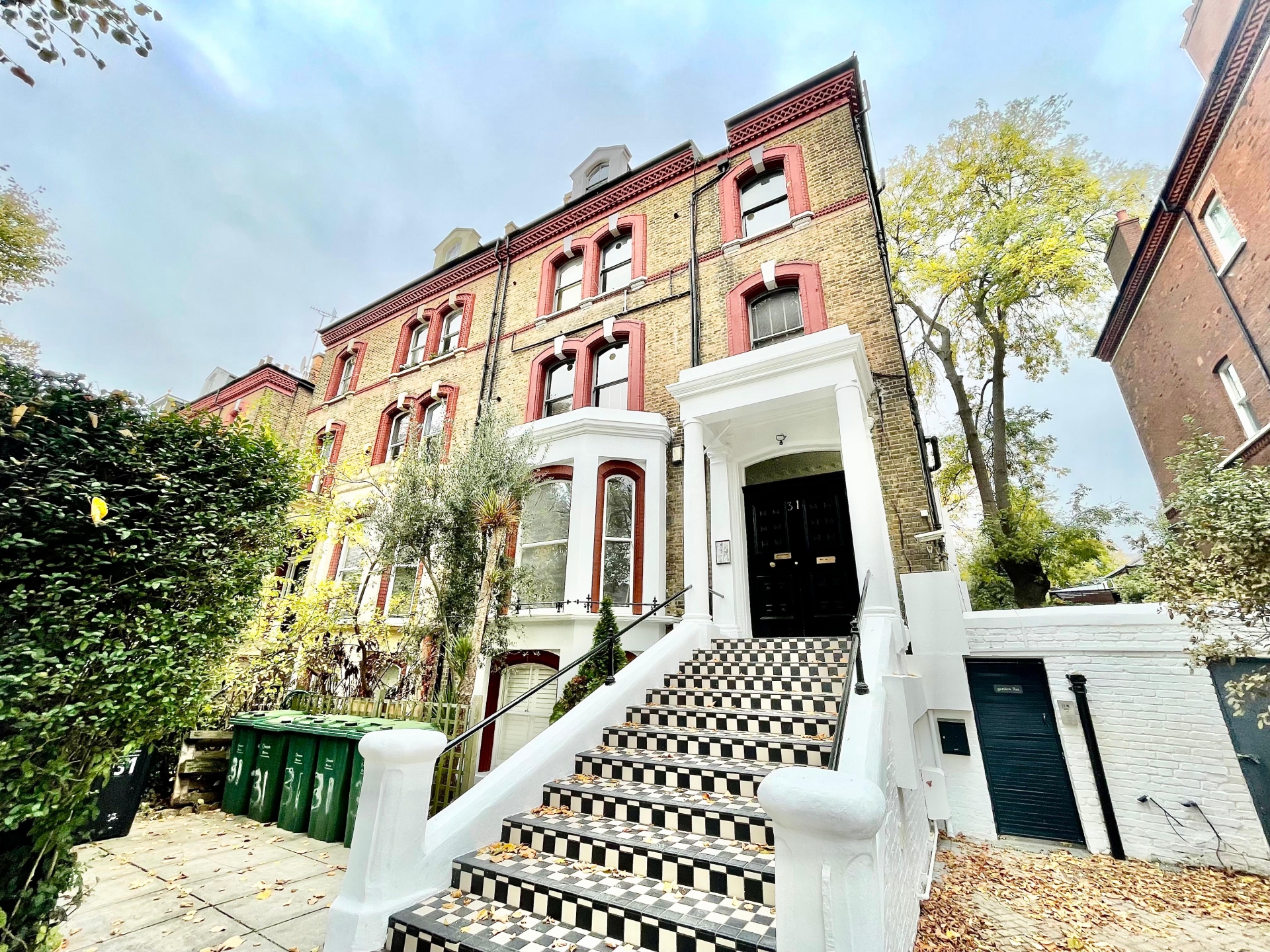 Flat to rent in Belsize Park, London, NW3