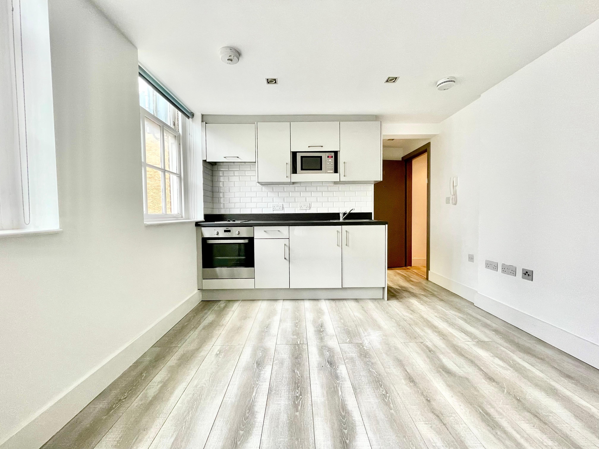 Studio to rent in Kilburn High Road, London, NW6