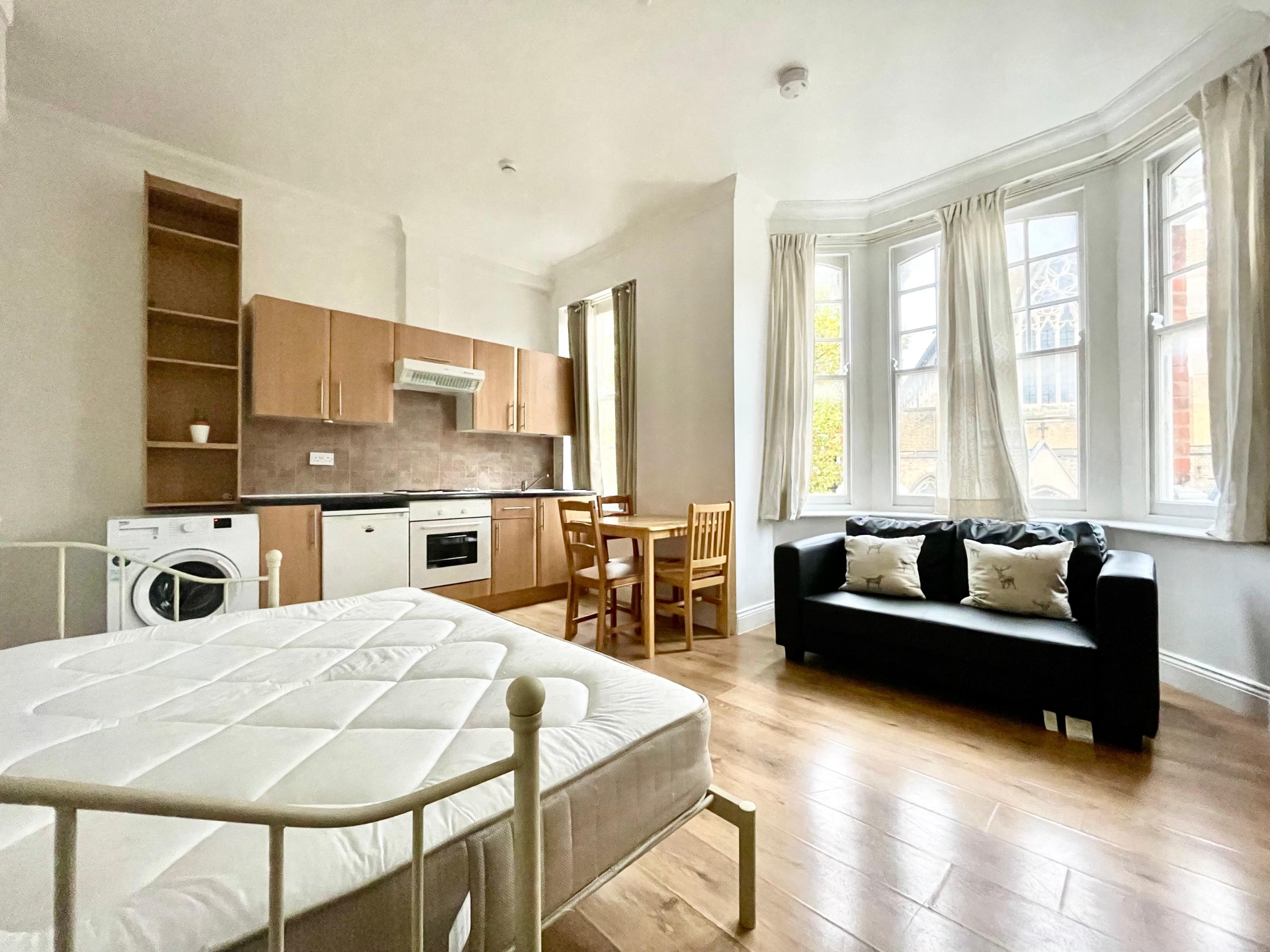 Studio to rent in Kilburn, London, NW6