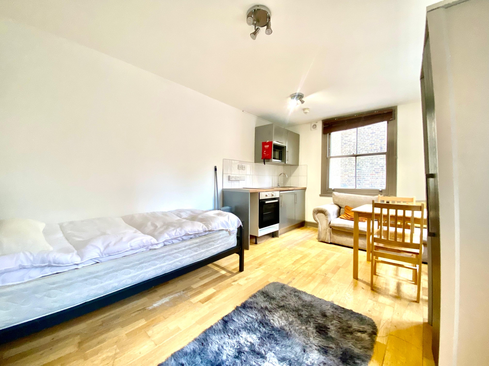 1 Bedroom House to rent in Kilburn High Road, London, NW6