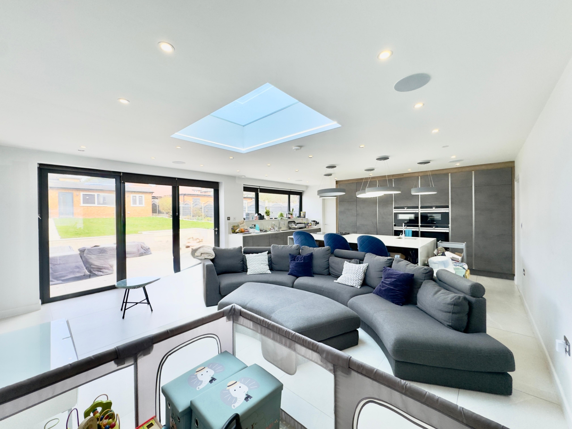 5 Bedroom House to rent in Tintagel Drive, Stanmore, HA7