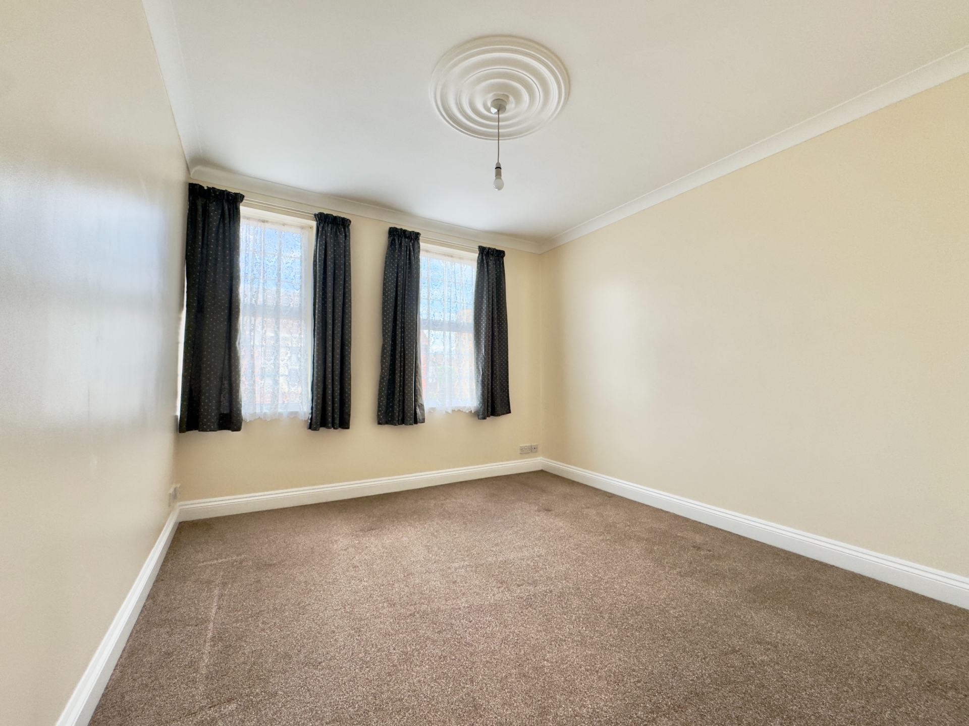 2 Bedroom Flat to rent in Cooper Road, Dollis Hill, London, NW10