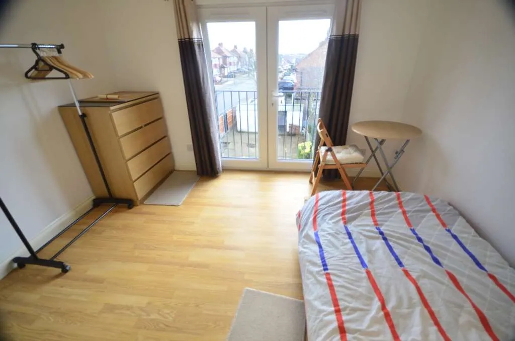 1 Bedroom Room To Let to rent in Greencourt Avenue, Edgware, HA8
