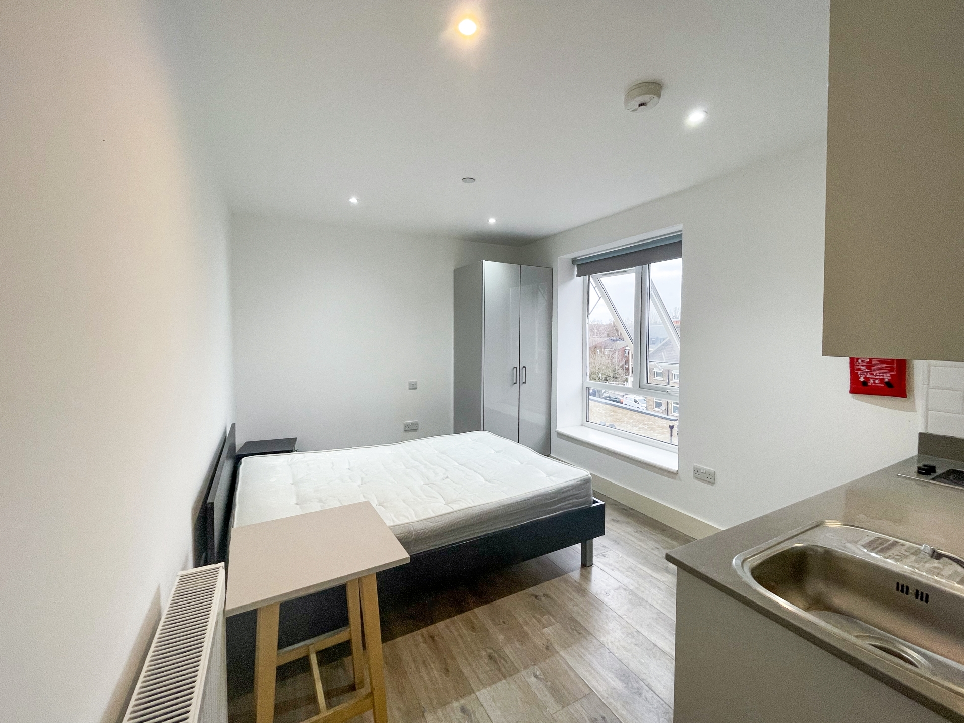 Studio to rent in Kilburn High Road, Kilburn, London, NW6