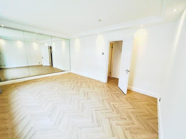 5 Bedroom House to rent in Primrose Hill, London, NW3