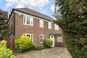 5 Bedroom Detached to rent in West Heath Close, Hampstead, London, NW3