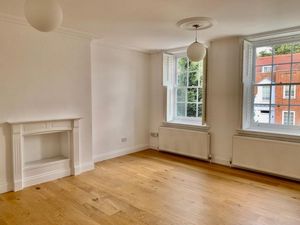 3 Bedroom Flat to rent in Frognal, Hampstead, London, NW3