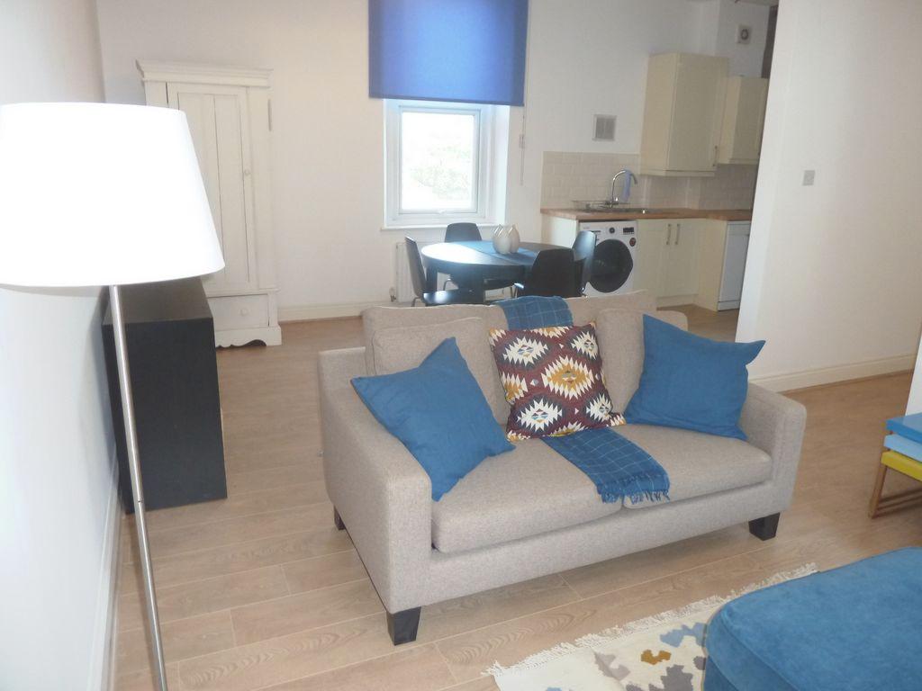 2 Bedroom Flat to rent in West Hampstead, London, NW6