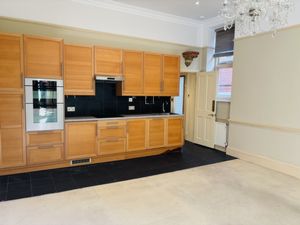 1 Bedroom Apartment to rent in Netherhall Gardens, Hampstead, London, NW3
