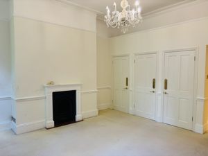 1 Bedroom Apartment to rent in Netherhall Gardens, Hampstead, London, NW3