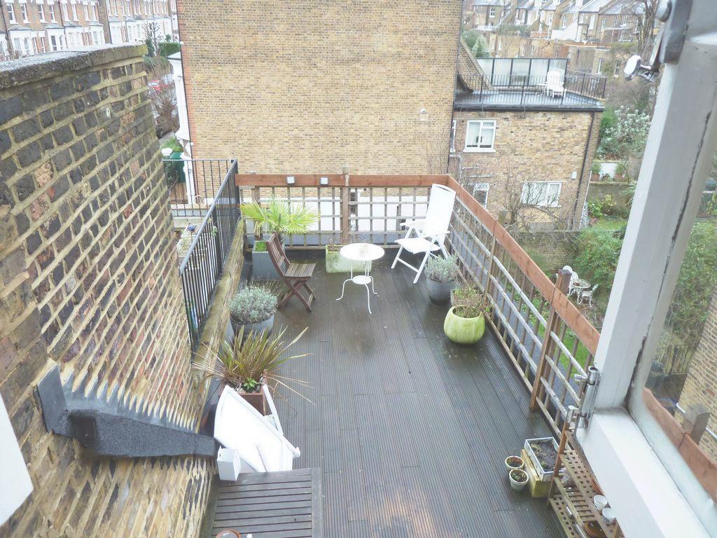2 Bedroom Maisonette to rent in Southend Green, London, NW3