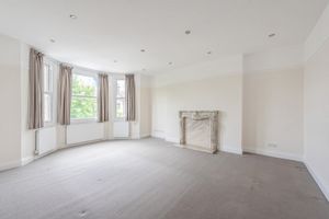 3 Bedroom Maisonette to rent in Crossfield Road, London, NW3