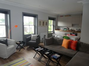 3 Bedroom Duplex to rent in King Henrys Road, Primrose Hilll, London, NW3