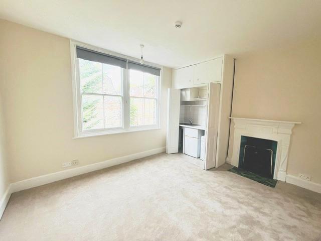 Studio to rent in Belsize Park, London, NW3