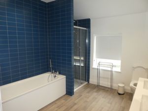 2 Bedroom Apartment to rent in Sumatra Road, West Hampstead, London, NW6