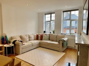 3 Bedroom Apartment to rent in Glenmore Road, Belsize Park, London, NW3