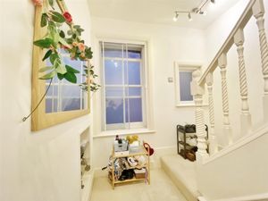 2 Bedroom Duplex to rent in Walm Lane, Willesden, London, NW2